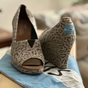 TOMS Ladies Espadrilles, size 9 NWOT